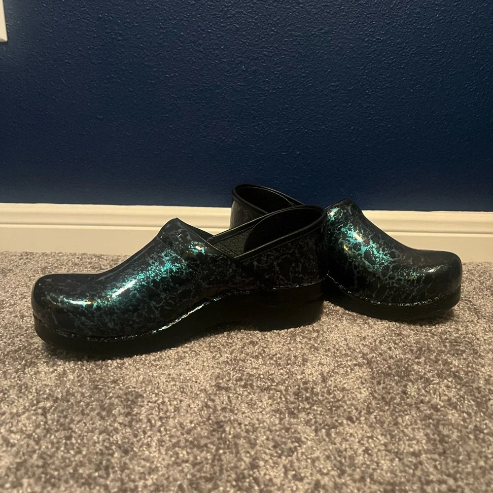 Dansko Clogs Professionals - Picture 1 of 4